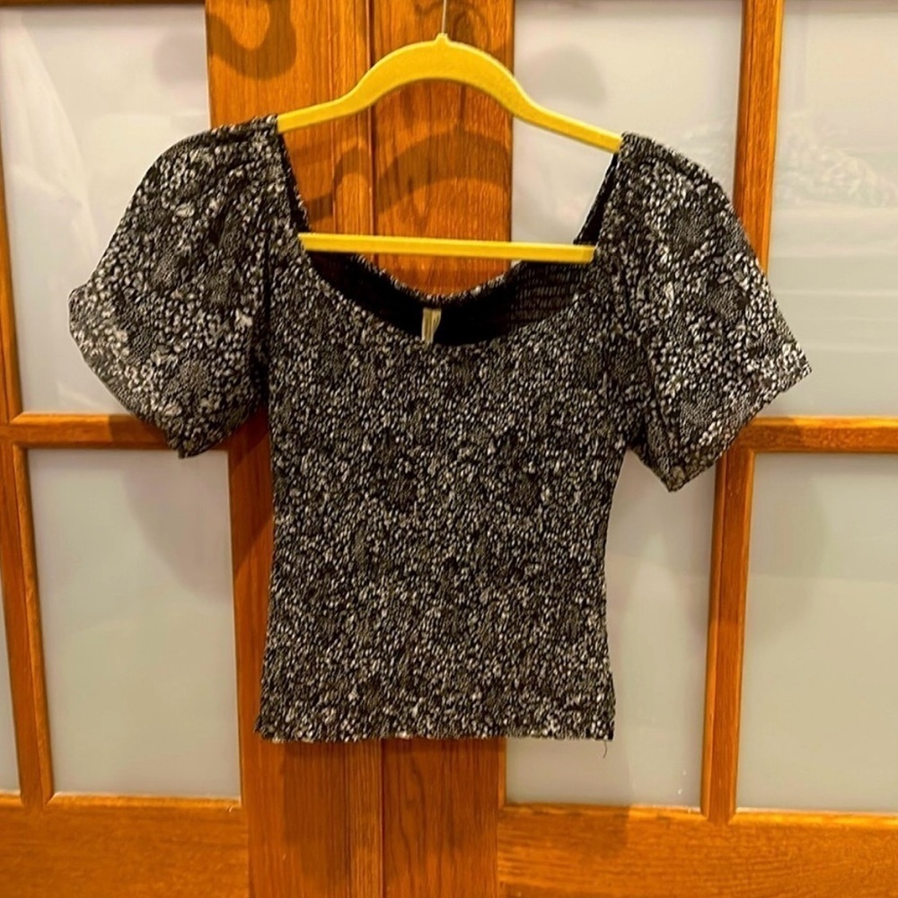 Anthropologie floral black and white blouse in great condition! - Picture 10 of 10